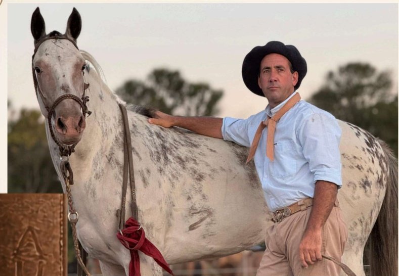 Amílcar Cruz Unanue y Caballo Criollo